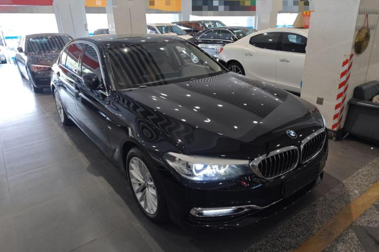 宝马5系 2018款 530Li xDrive 豪华套装车身外观3