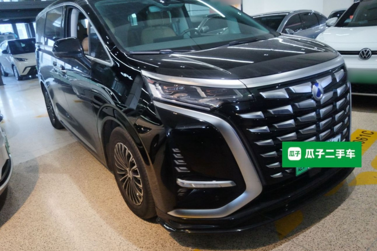 腾势D9 2022款 DM-i 970 四驱尊荣型车身外观3