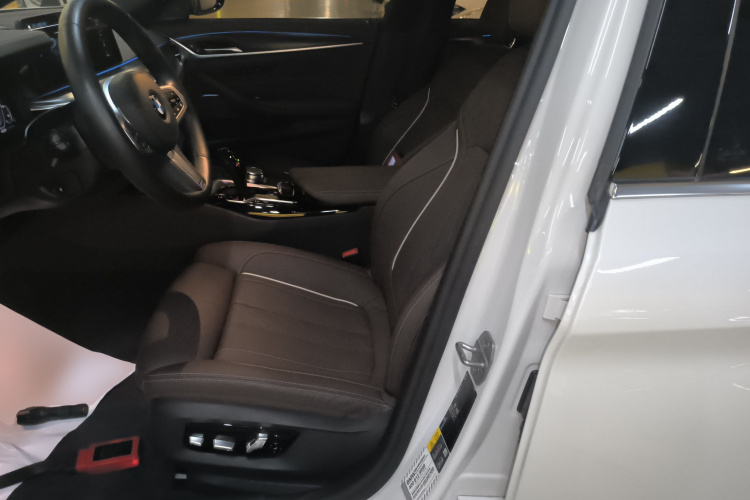 宝马5系新能源 2021款 535Le 先锋版M运动套装局部细节19