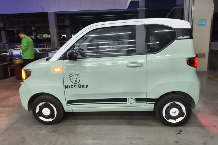 五菱汽车 宏光MINIEV 2022款 马卡龙时尚款 磷酸铁锂车身外观6003