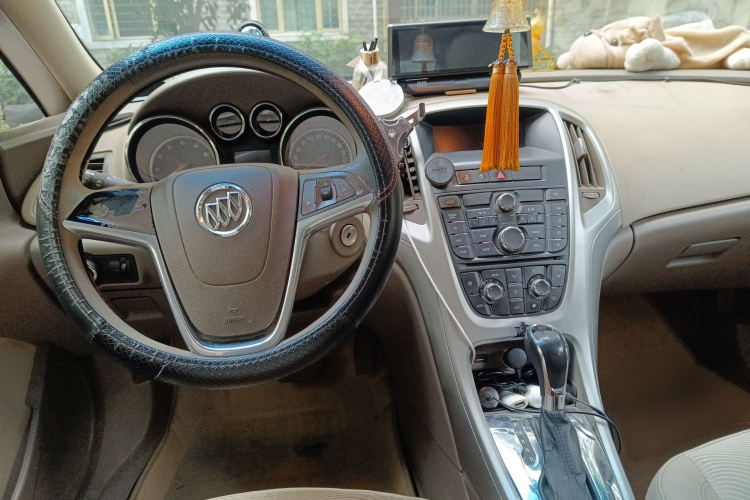 别克 英朗 2013款 GT 1.6L 自动时尚版中控内饰7002