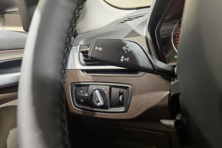 宝马X1 2018款 sDrive18Li 尊享型中控内饰7011