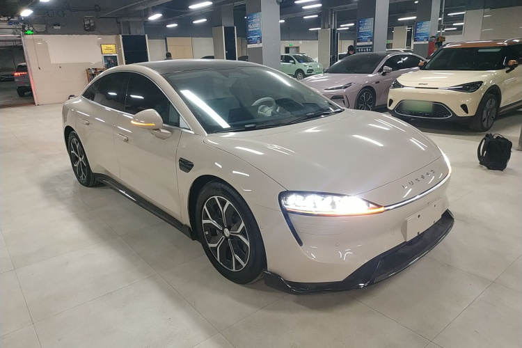 鸿蒙智行 智界S7 2025款 705km Pro车身外观6002