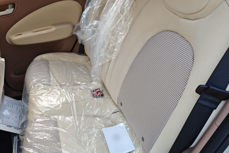 五菱汽车 宏光MINIEV 2025款 四门版 进阶款中控内饰7004