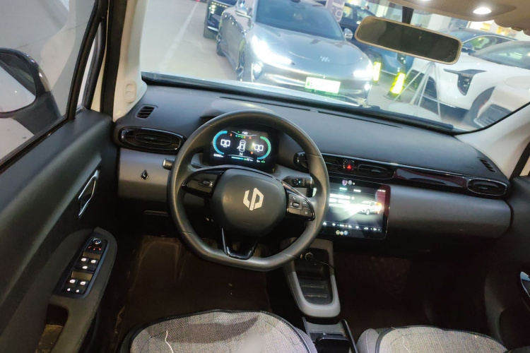 零跑汽车 零跑T03 2021款 400舒适版中控内饰13