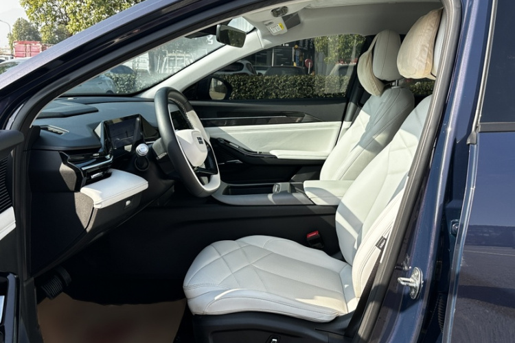 吉利银河 银河L6 2023款 125km MAX中控内饰7001