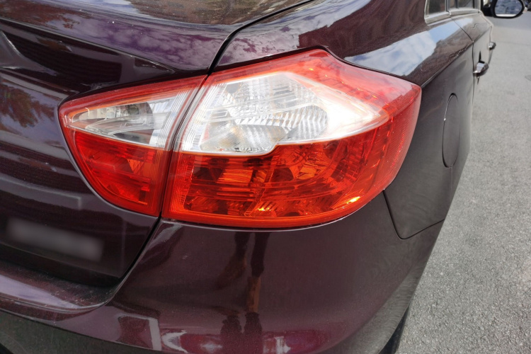 海马M6 2015款 1.5T CVT豪华型车身外观9