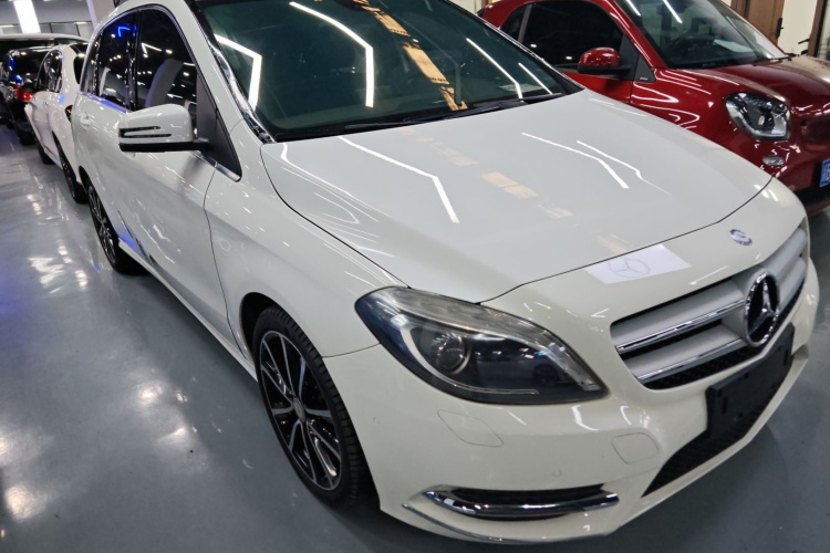 奔驰B级 2012款 B 200车身外观3