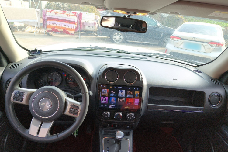 Jeep 自由客 2014款 2.0L 运动增强版中控内饰7002