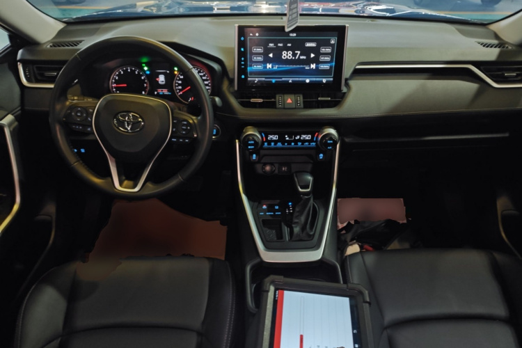 丰田 威兰达 2022款 2.0L CVT两驱豪华PLUS版中控内饰7002