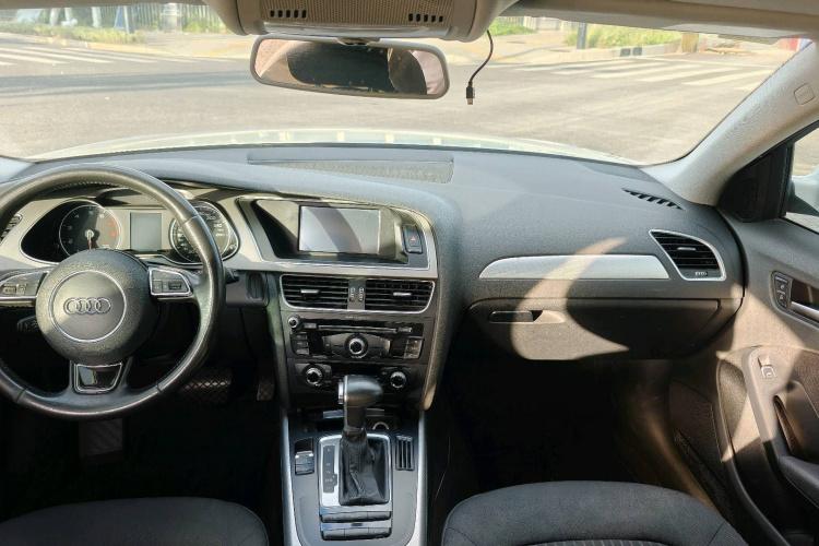 奥迪A4L 2016款 35 TFSI 自动标准型中控内饰7002
