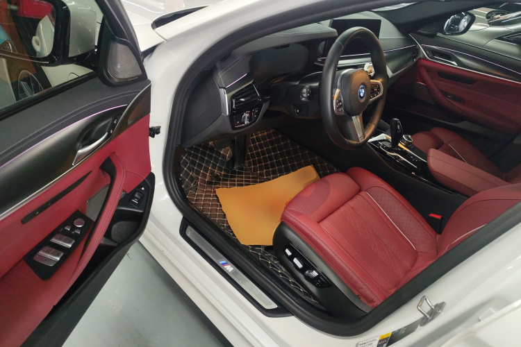 宝马5系新能源 2022款 改款二 535Le 先锋版M运动套装中控内饰20