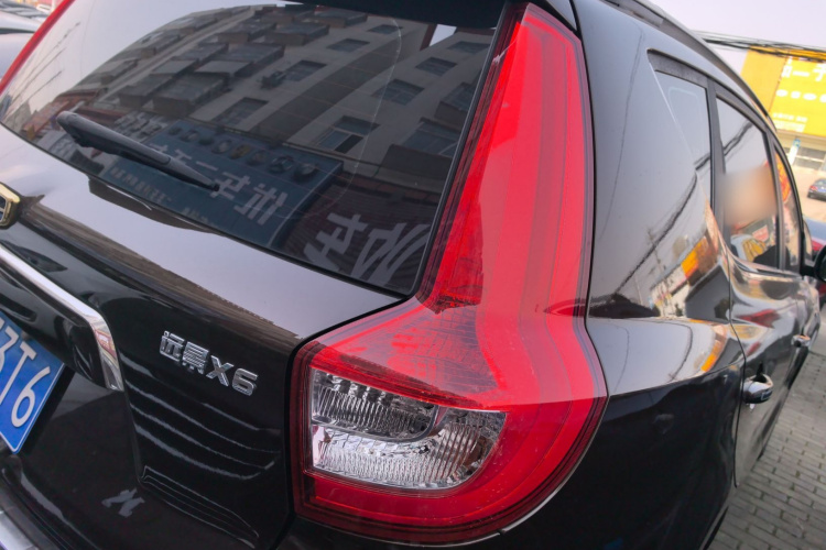 吉利汽车 远景X6 2016款 1.3T CVT旗舰型车身外观9