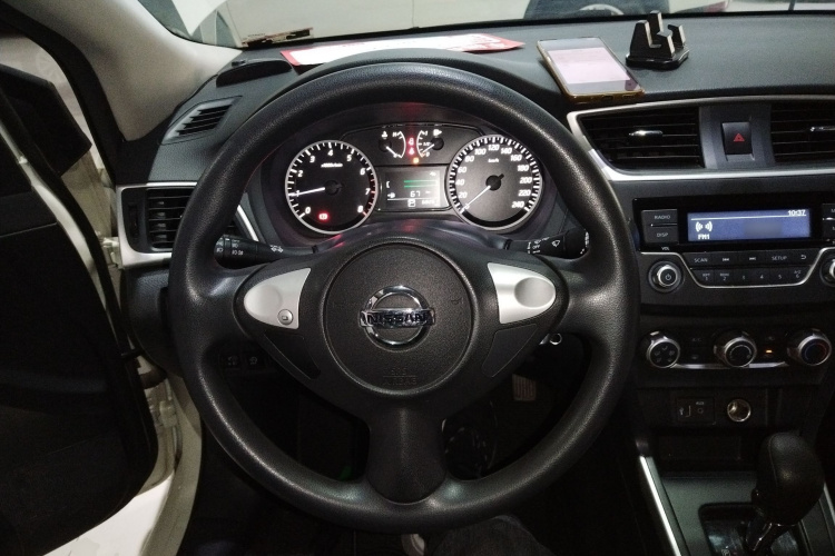 日产 轩逸 2022款 经典 1.6XE CVT舒适版中控内饰13