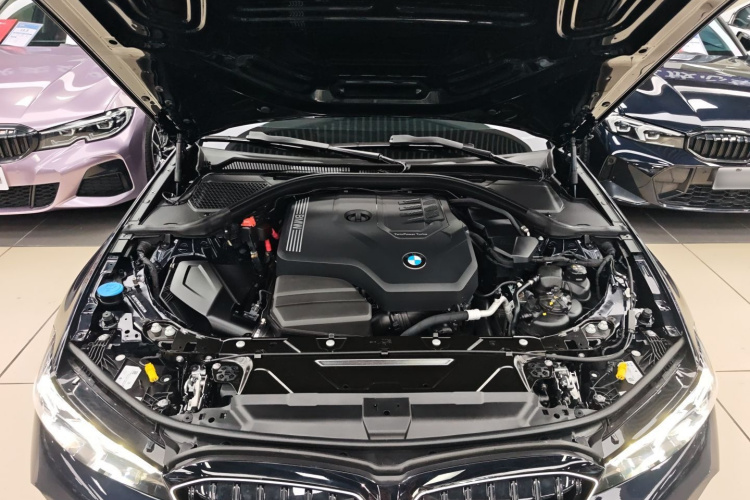 宝马3系 2025款 330Li M运动曜夜套装机舱底盘24