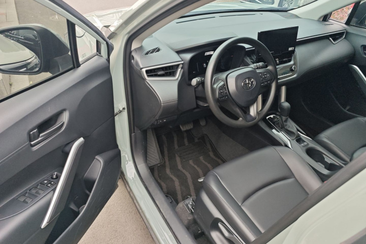 丰田 卡罗拉锐放 2023款 2.0L 精英版中控内饰20