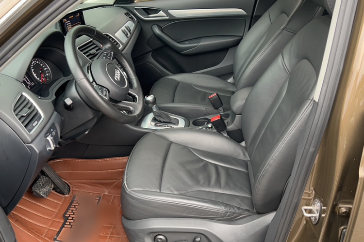 奥迪Q3 2016款 35 TFSI 典藏版 舒享型中控内饰7009