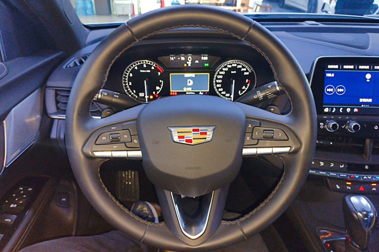 凯迪拉克CT4 2023款 28T 豪华型中控内饰13