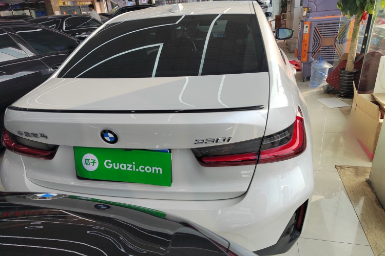 宝马3系 2023款 330i M运动曜夜套装车身外观6