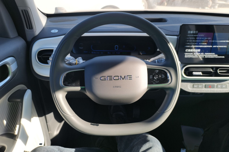 吉利银河 2025款 210km 熊猫卡丁中控内饰13