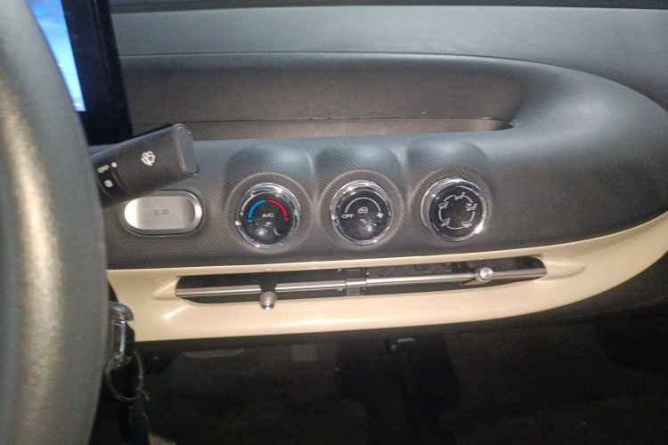 五菱汽车 五菱缤果 2024款 203km 轻享款局部细节16