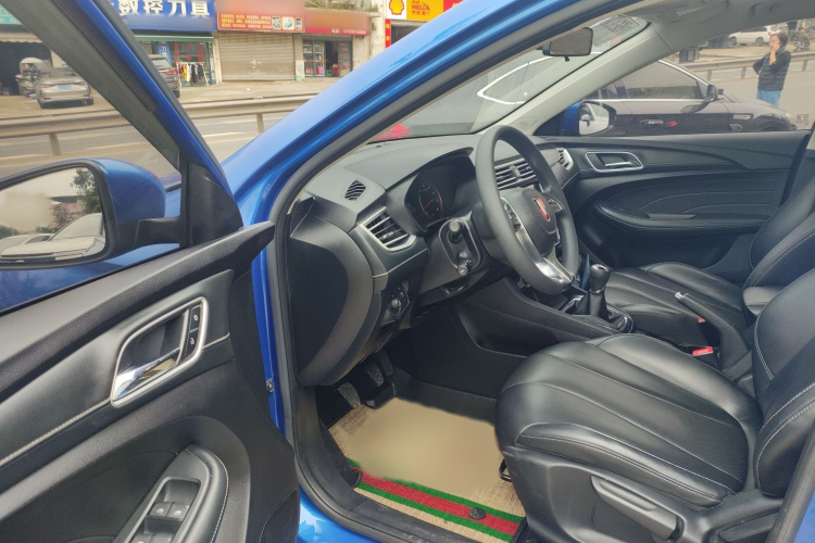 荣威i5 2020款 1.5L 手动4G互联领豪旗舰版中控内饰7003