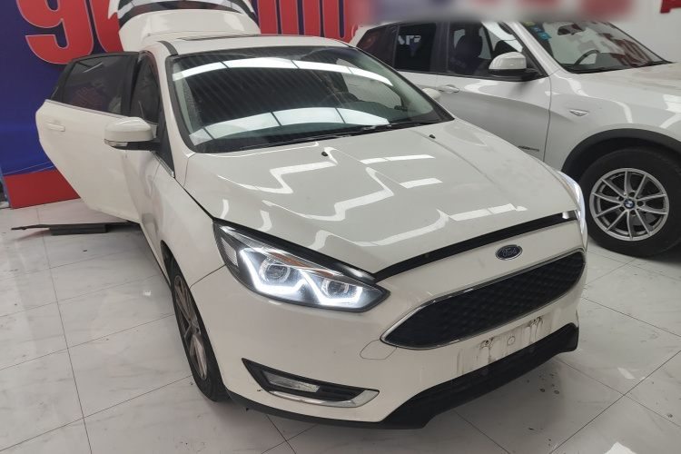 福特 福克斯 2018款 两厢经典 EcoBoost 180 自动精英型车身外观3