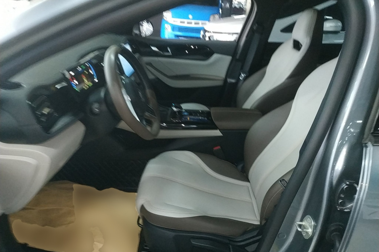 比亚迪 秦PLUS 2024款 荣耀版 DM-i 55KM领先型局部细节19