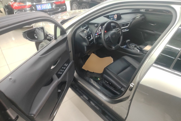 雷克萨斯UX 2020款 260h 探·酷版中控内饰20