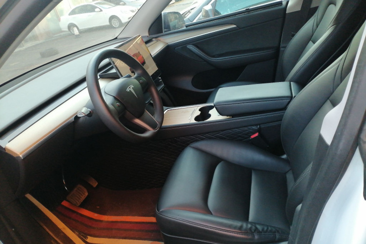 特斯拉 Model Y 2022款 后轮驱动版中控内饰19