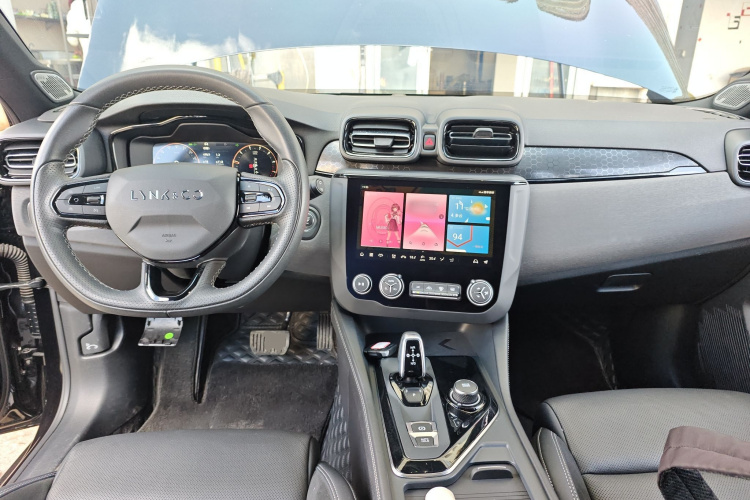 领克02 Hatchback 2022款 2.0TD Pro中控内饰7002