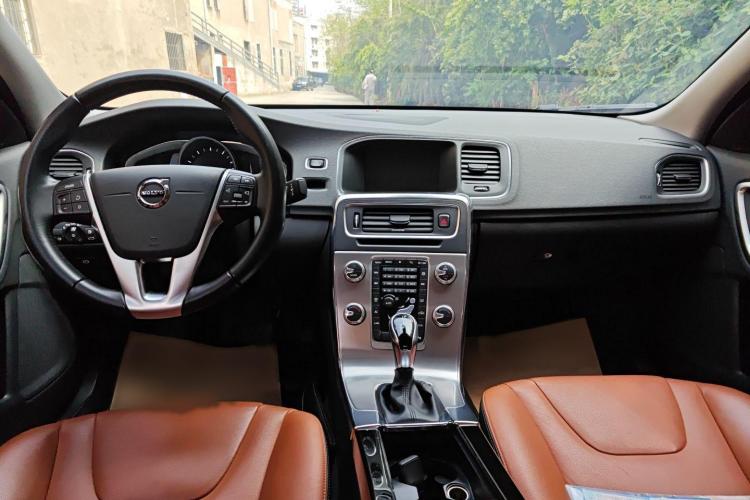 沃尔沃S60 2019款 S60L T5 智远版中控内饰7003