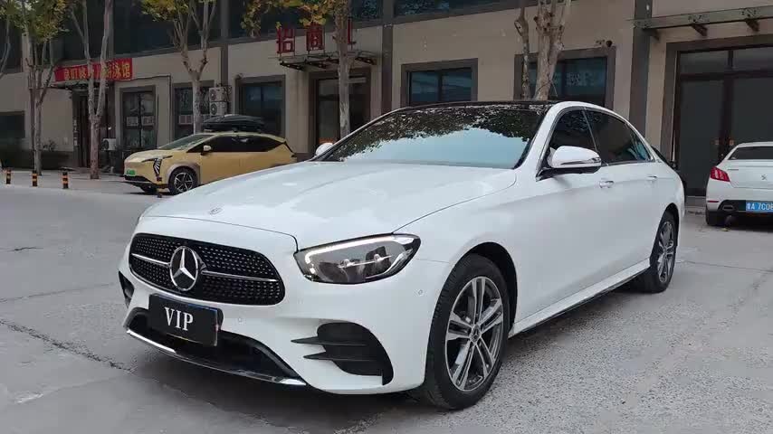 奔驰E级 2023款 改款 E 260 L 运动型实拍1
