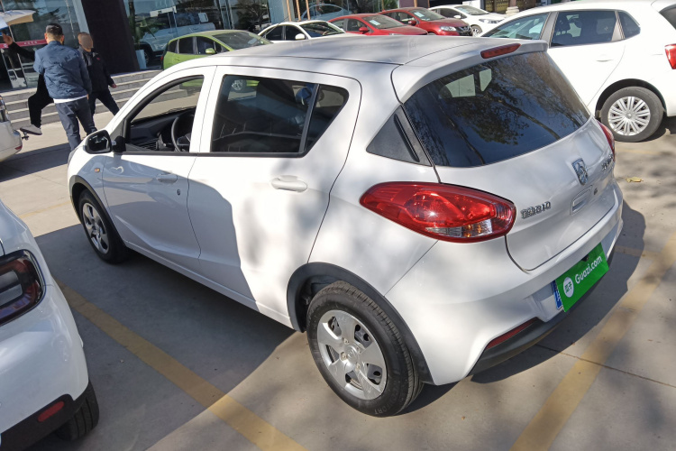 宝骏310 2016款 1.2L 手动舒适型车身外观4