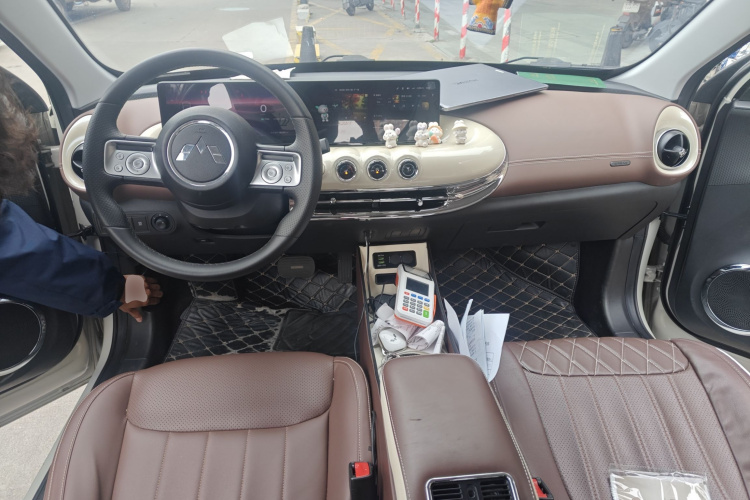 五菱汽车 五菱缤果 2023款 333km 灵犀互联+款中控内饰12