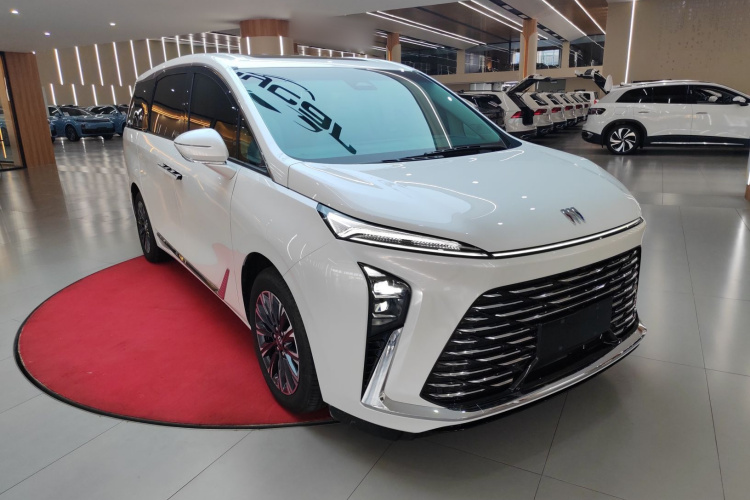 别克GL8 2025款 陆尊 智享版车身外观3