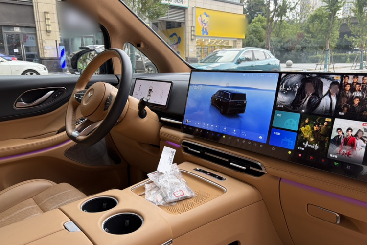 岚图汽车 岚图梦想家 2025款 PHEV 四驱旗舰鲲鹏版中控内饰7007