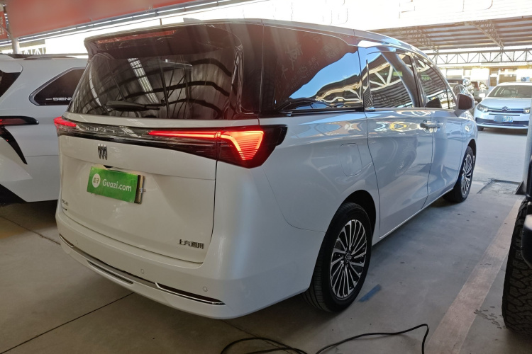 别克GL8新能源 2025款 陆尚 先享版 7座车身外观7