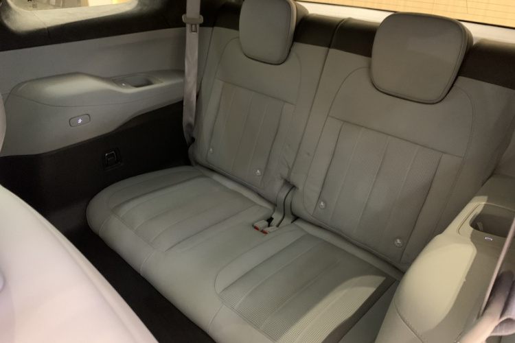 蔚来ES8 2023款 100kWh中控内饰7005