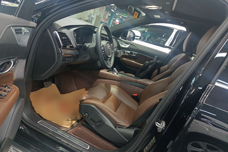 沃尔沃XC90新能源 2022款 改款 E驱混动 T8 智尊豪华版 7座中控内饰20