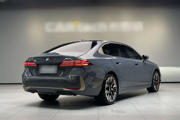 宝马5系 2024款 530Li 尊享型 豪华套装车身外观6007