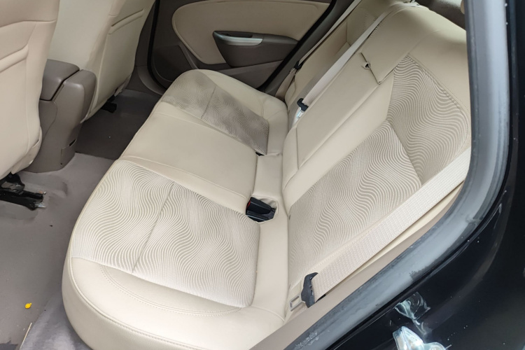 别克 英朗 2013款 GT 1.6L 手动进取版中控内饰21