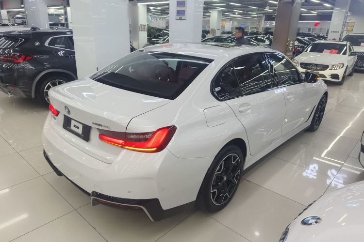 宝马i3 2025款 eDrive 40 L 曜夜套装车身外观7