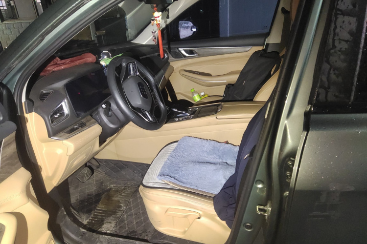 蓝电E5 2023款 1.5L DE-i 100KM畅享型 7座中控内饰19