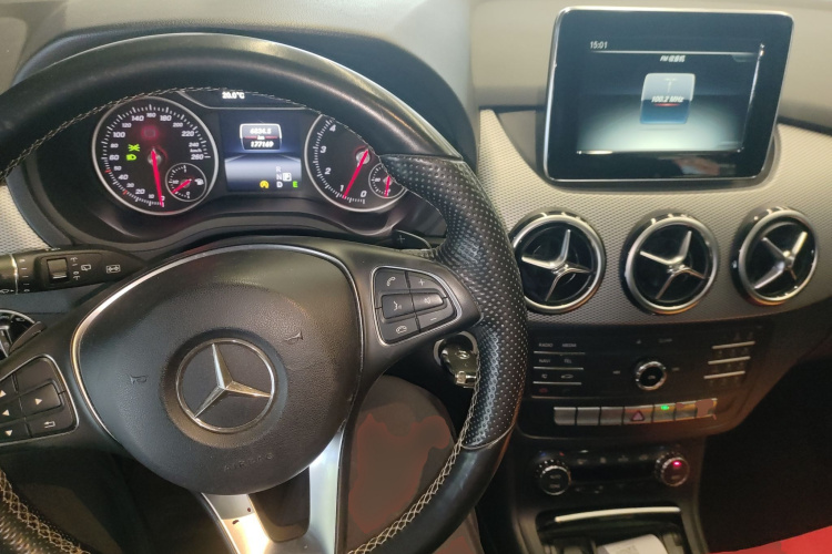 奔驰B级 2015款 B 200 时尚型中控内饰7002