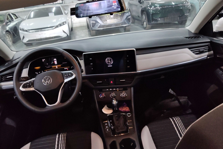 大众 宝来 2023款 200TSI DSG畅行版中控内饰12