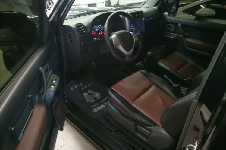 铃木 吉姆尼 2015款 1.3 MT JLX中控内饰20