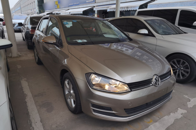 大众 高尔夫 2016款 230TSI 自动舒适型车身外观3