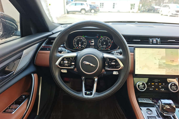 捷豹XFL 2023款 XFL 2.0T P250 两驱精英运动版中控内饰13