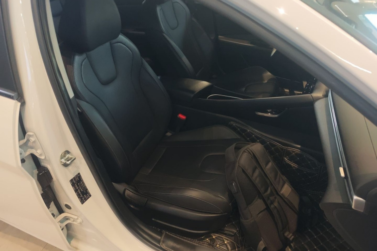 现代 伊兰特 2021款 1.5L CVT LUX尊贵版局部细节41